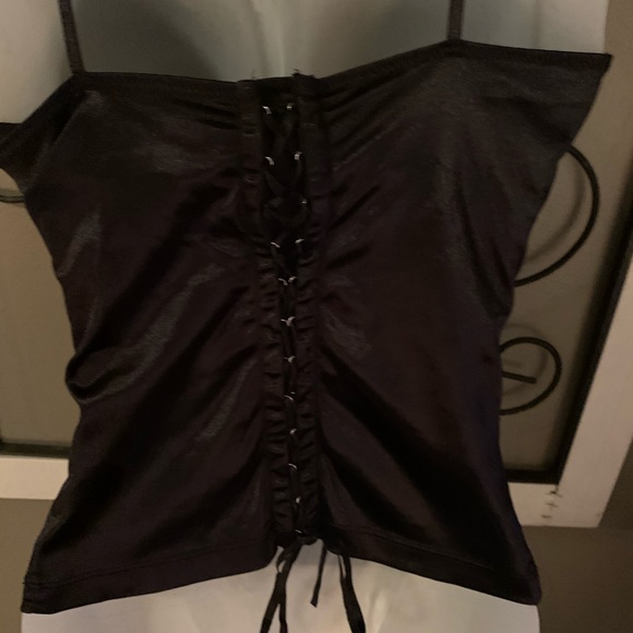 Beautiful lace bodice style top - Picture 3 of 3